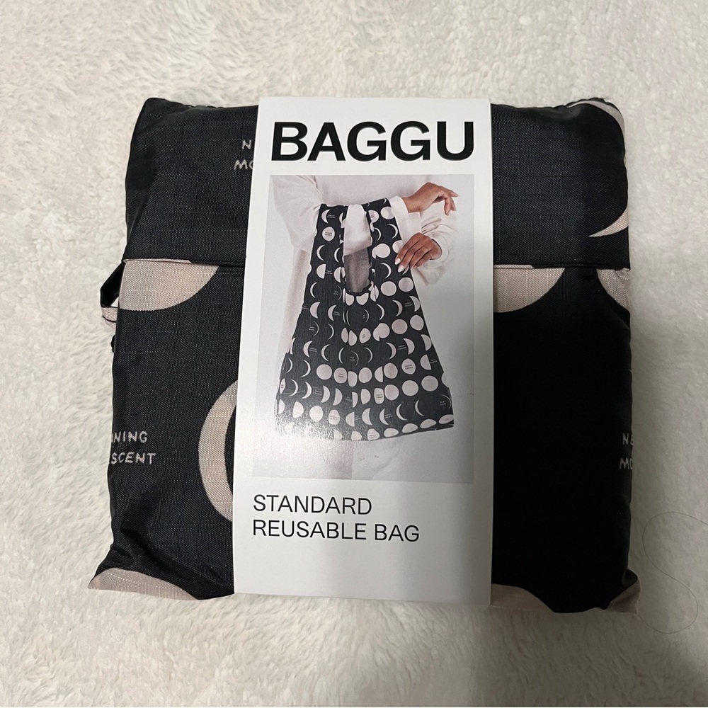 Baggu Standard Reusable Bag in Moon print GUC